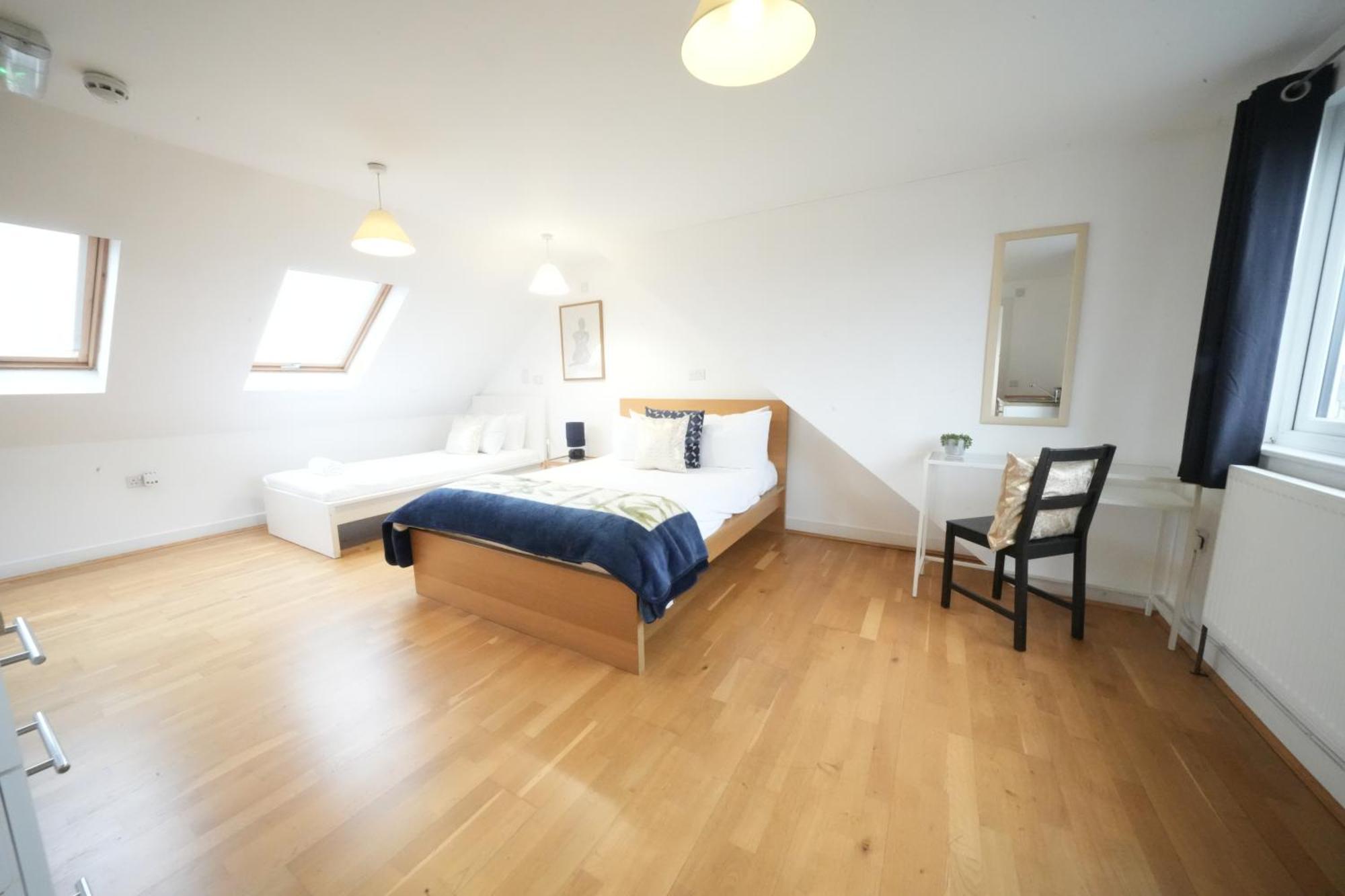 The Great Airport Place-Private Bedrooms With Private Bathroom-1 Bus To Heathrow Airport-5 Minutes By Car- Helpful Advice From Our Team Harmondsworth Dış mekan fotoğraf