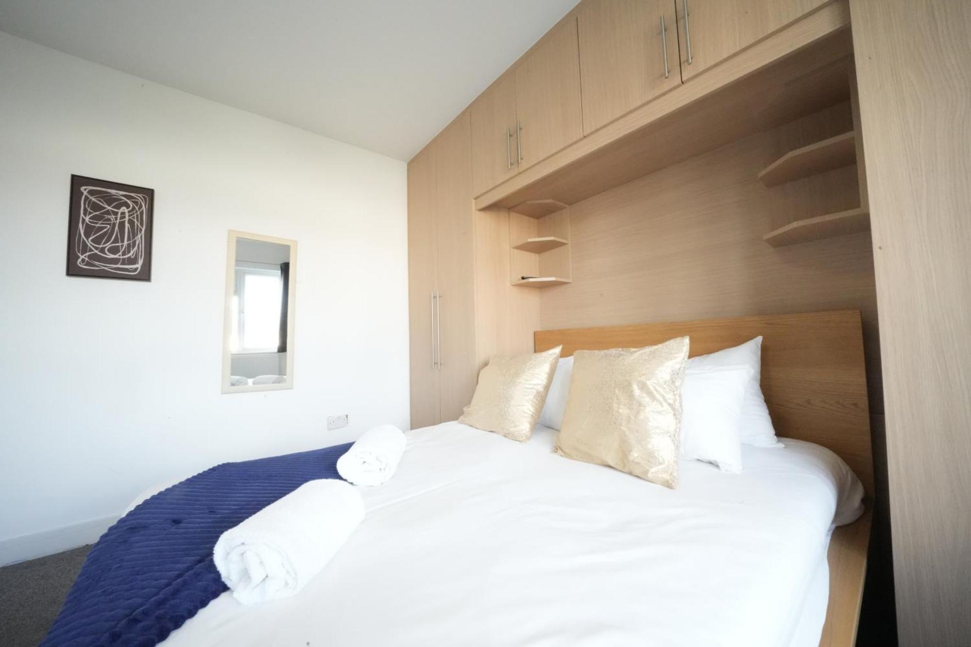 The Great Airport Place-Private Bedrooms With Private Bathroom-1 Bus To Heathrow Airport-5 Minutes By Car- Helpful Advice From Our Team Harmondsworth Dış mekan fotoğraf