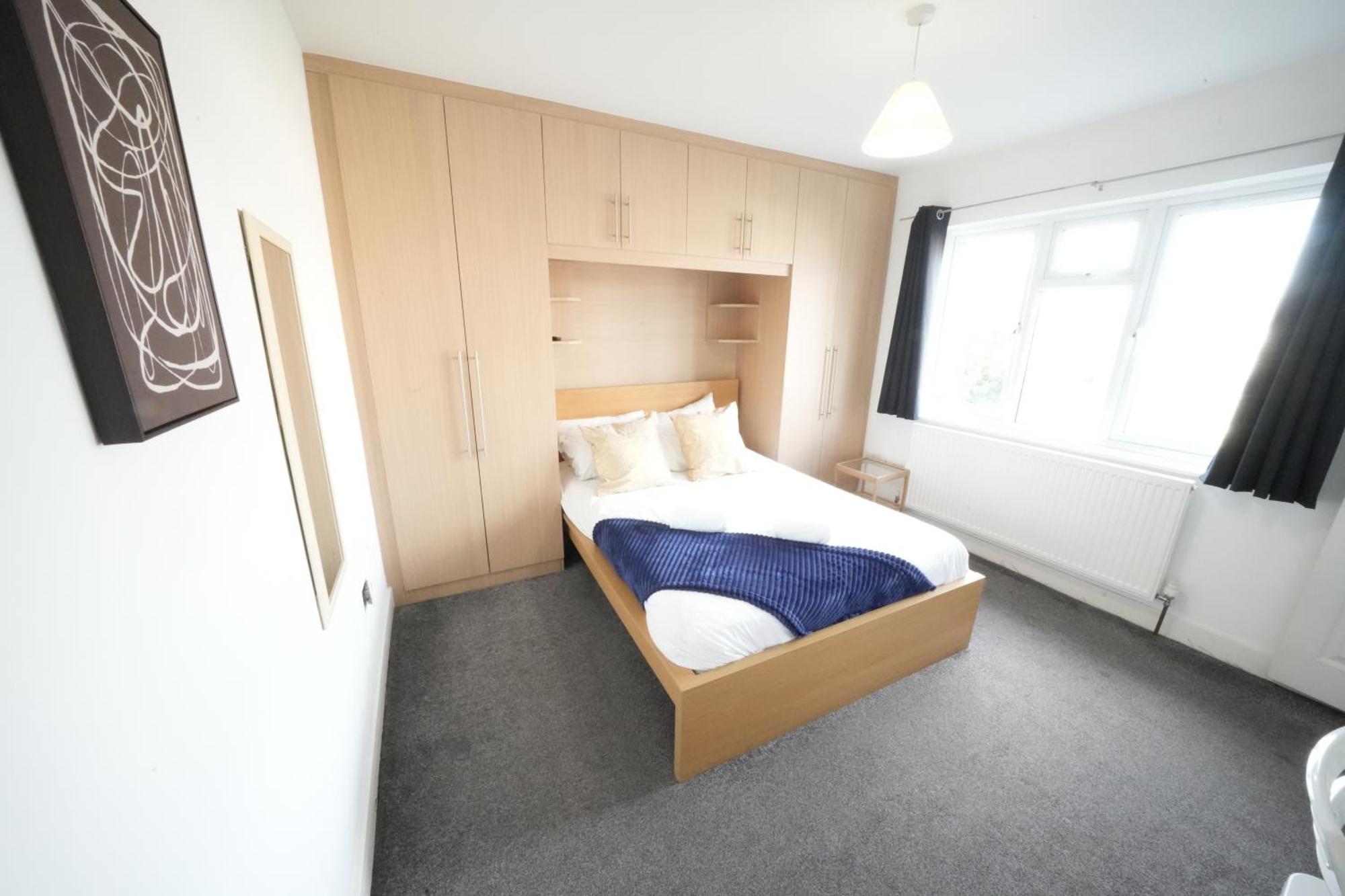 The Great Airport Place-Private Bedrooms With Private Bathroom-1 Bus To Heathrow Airport-5 Minutes By Car- Helpful Advice From Our Team Harmondsworth Dış mekan fotoğraf