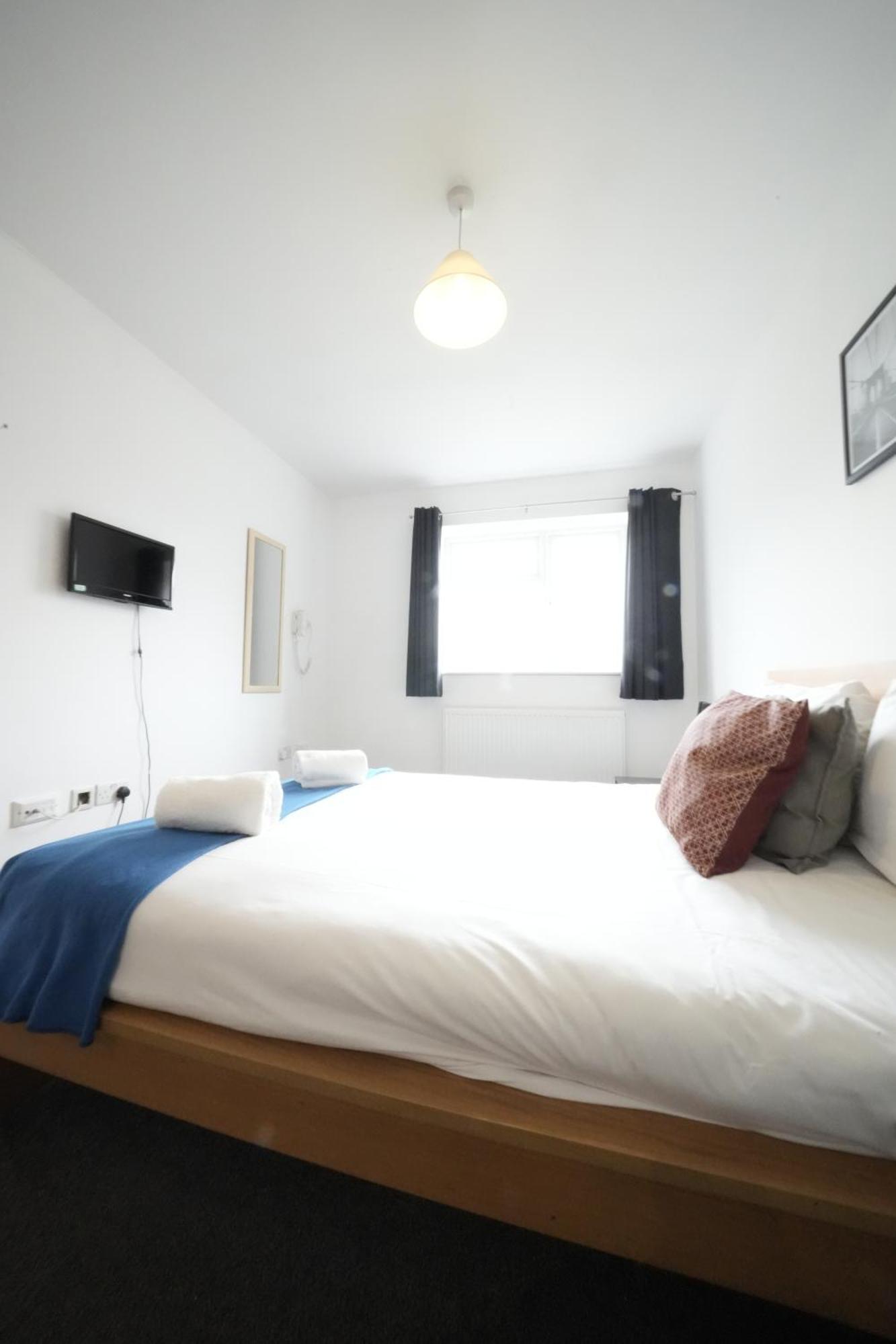 The Great Airport Place-Private Bedrooms With Private Bathroom-1 Bus To Heathrow Airport-5 Minutes By Car- Helpful Advice From Our Team Harmondsworth Dış mekan fotoğraf